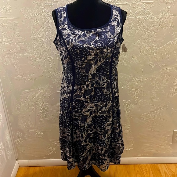 👗 Dress Barn mid length Dress 👗 - Picture 1 of 12